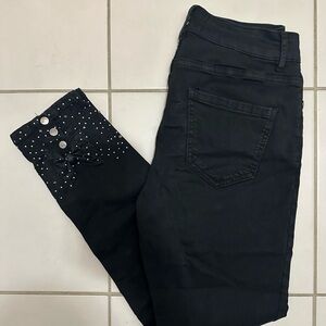 Frank Lyman Design Black Cropped Jeans with Stud Accents